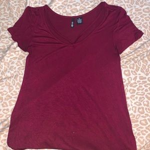 Short sleeve with neck detail